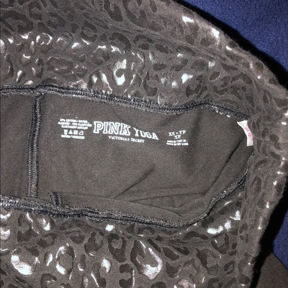 PINK YOGA XS BLACK LEGGINGS - Picture 2 of 3